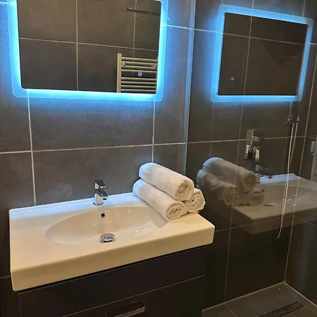 Ruhr Business Mit 8 Einzelbetten Privat Parkplatz Essen